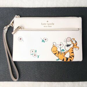 NWOT Kate Spade New York x Disney Tigger Wristlet